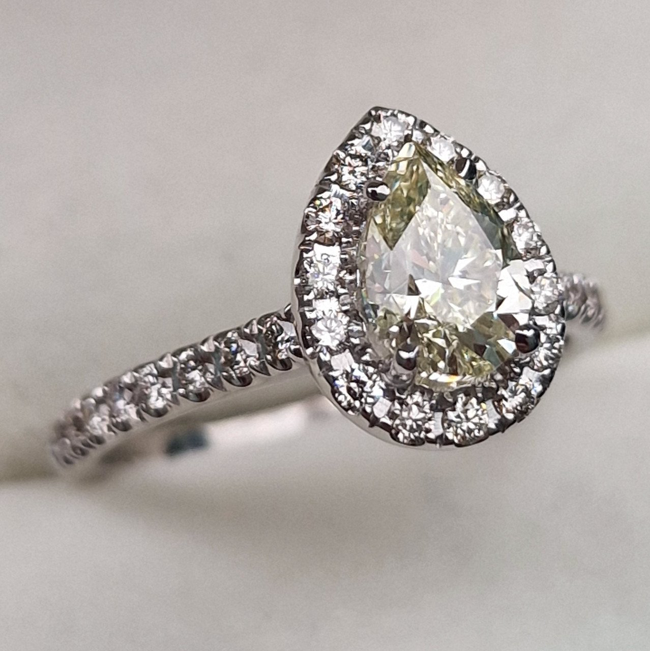 Кольцо Deimantas 102208299 17р 3,73гр 1,44ct. купить,NaN