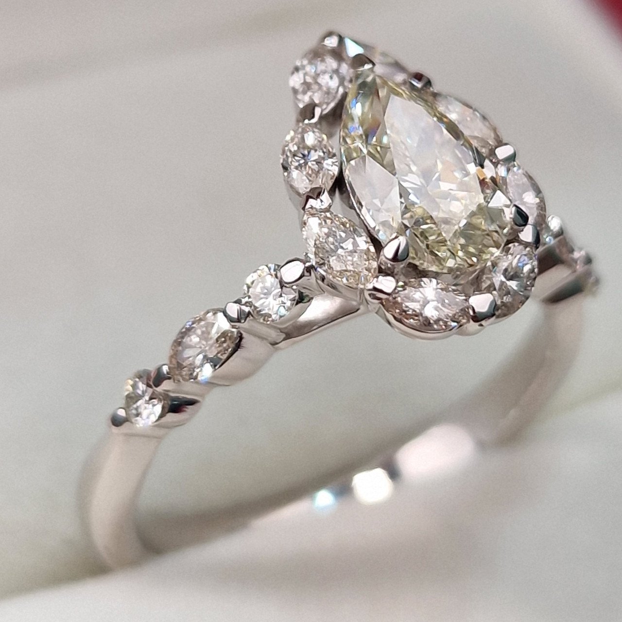 Кольцо Deimantas 102208292 17,5р 3,73гр 1,61ct. купить,NaN