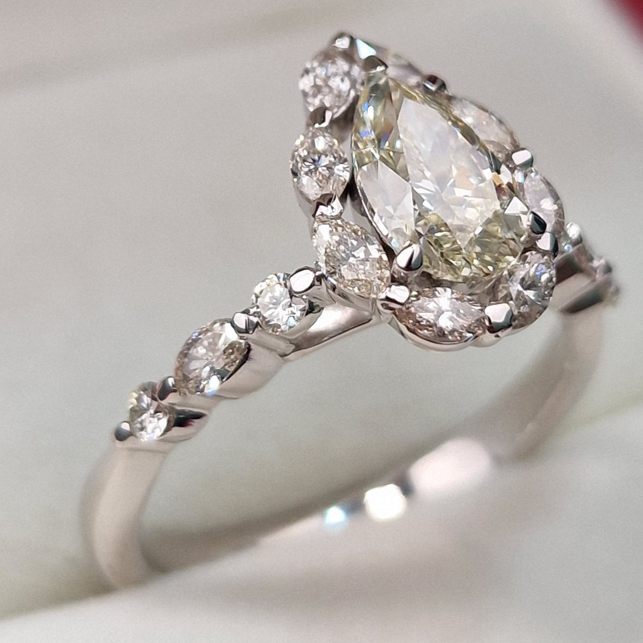 Кольцо Deimantas 102208292 17,5р 3,73гр 1,61ct. купить,NaN