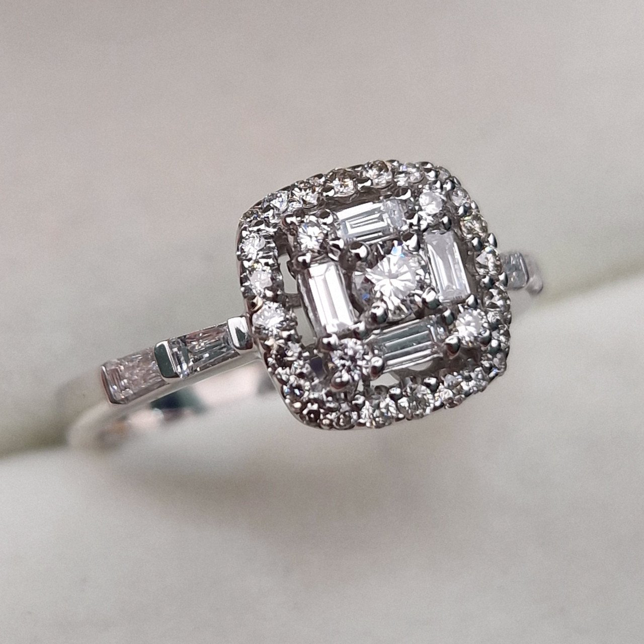 Кольцо Deimantas 102243763 17р 3,23гр 0,96ct. купить,NaN