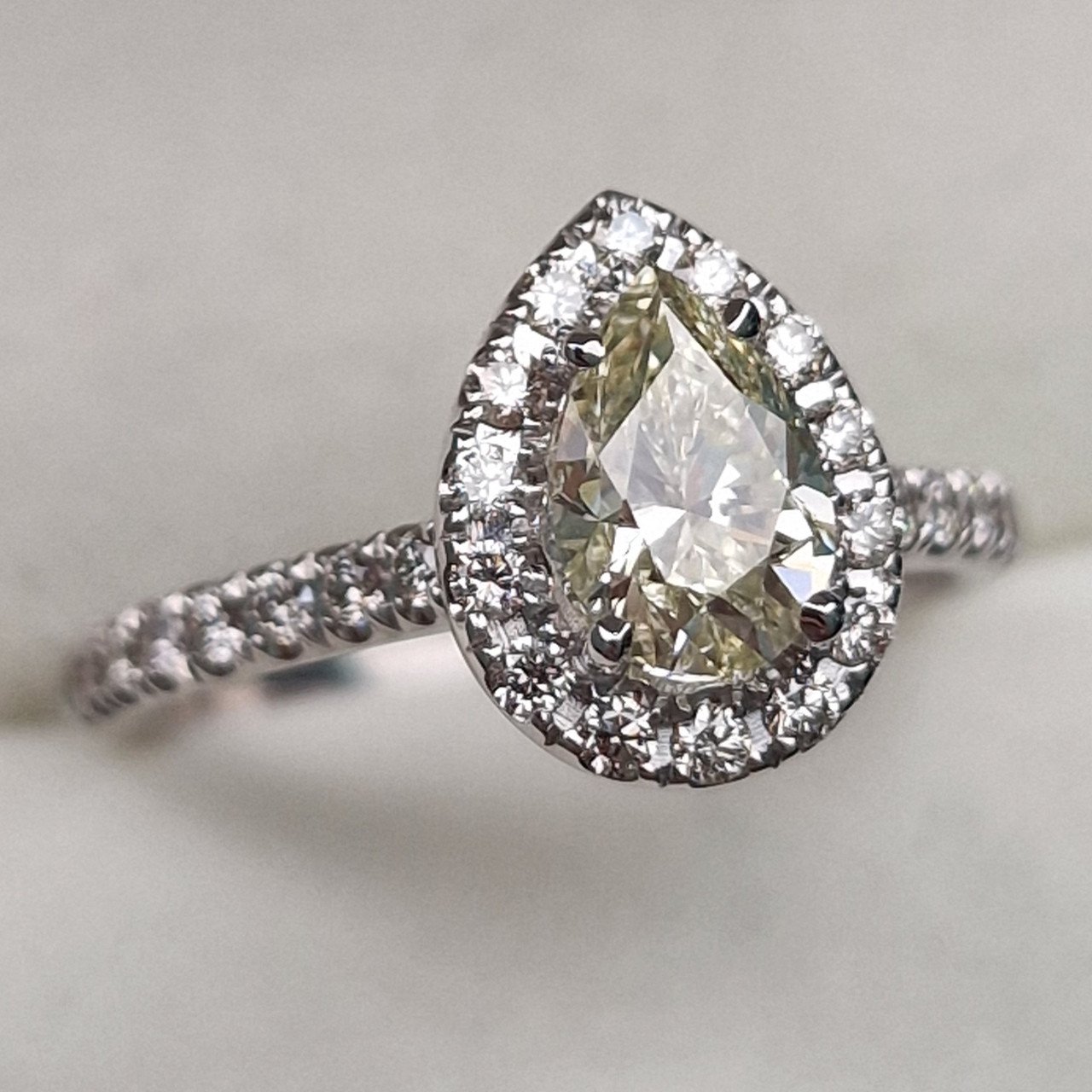 Кольцо Deimantas 102208299 17р 3,73гр 1,44ct. купить,NaN