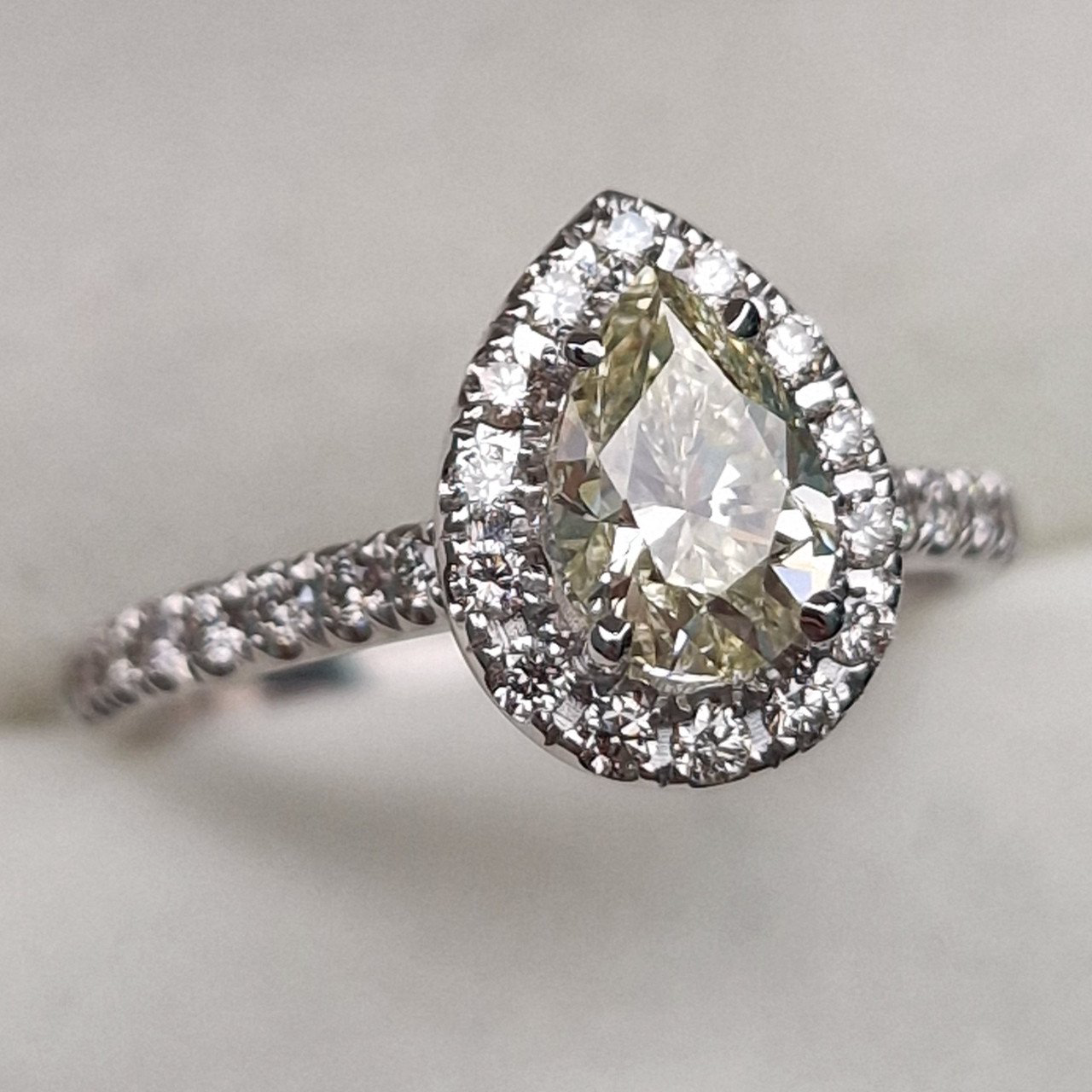 Кольцо Deimantas 102208299 17р 3,73гр 1,44ct. купить,NaN