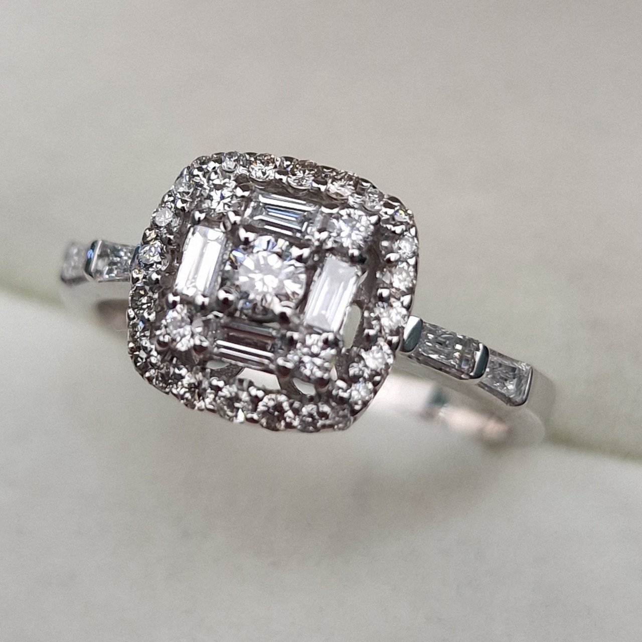 Кольцо Deimantas 102243763 17р 3,23гр 0,96ct. купить,NaN