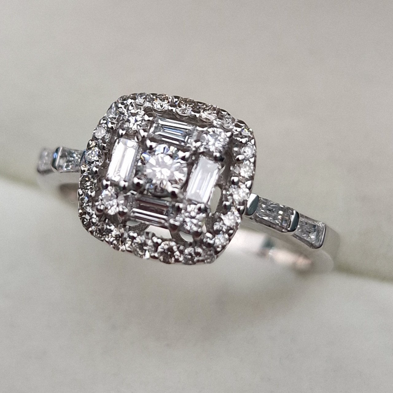 Кольцо Deimantas 102243763 17р 3,23гр 0,96ct. купить,NaN
