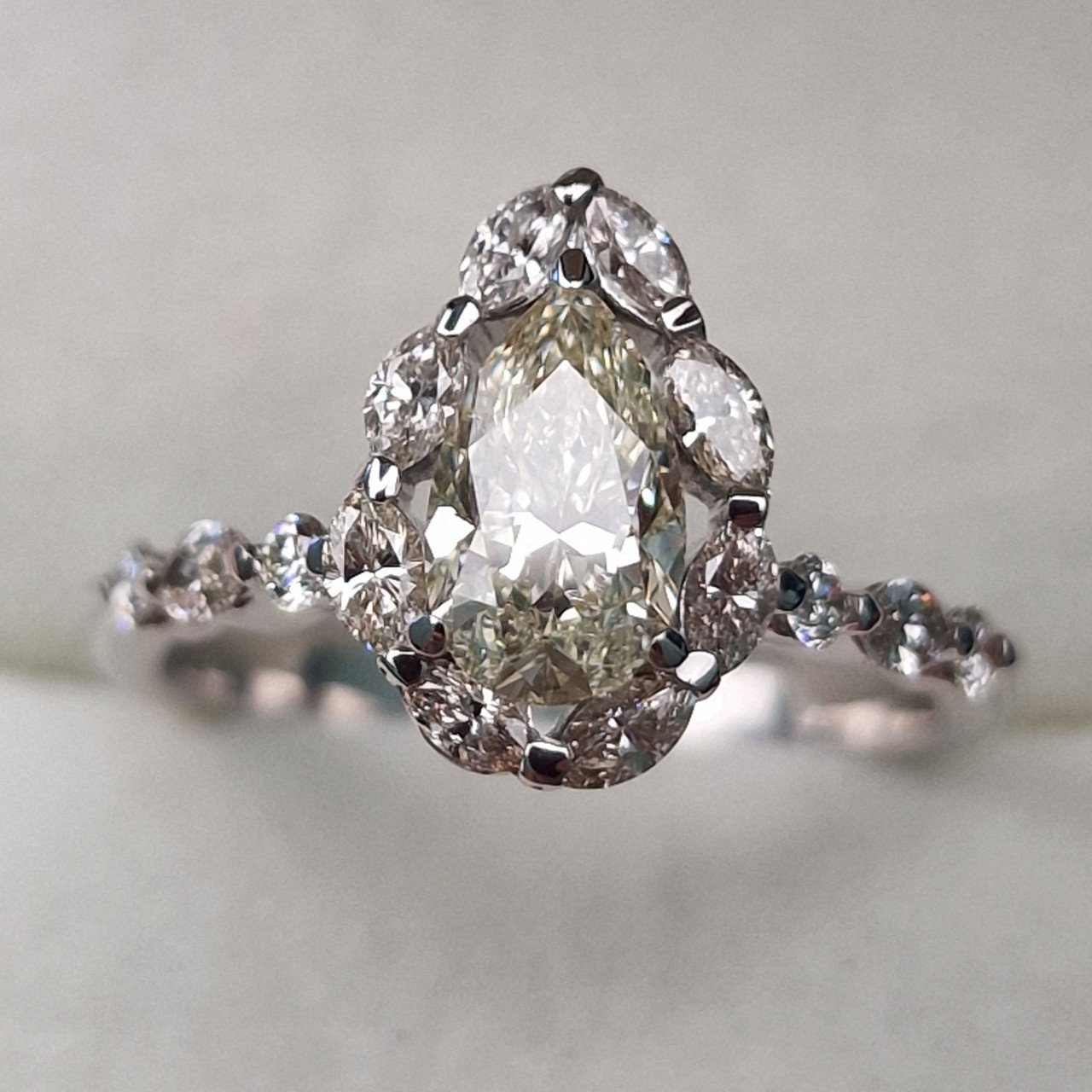 Кольцо Deimantas 102208292 17,5р 3,73гр 1,61ct. купить,NaN