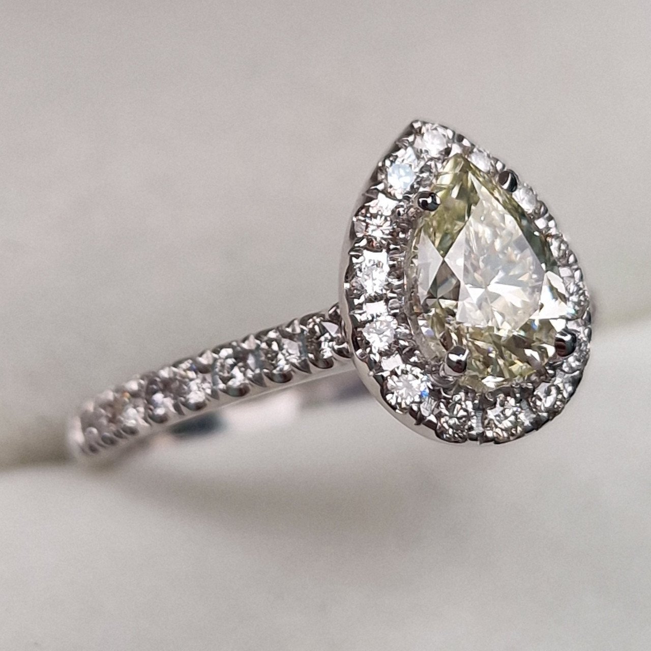 Кольцо Deimantas 102208299 17р 3,73гр 1,44ct. купить,NaN