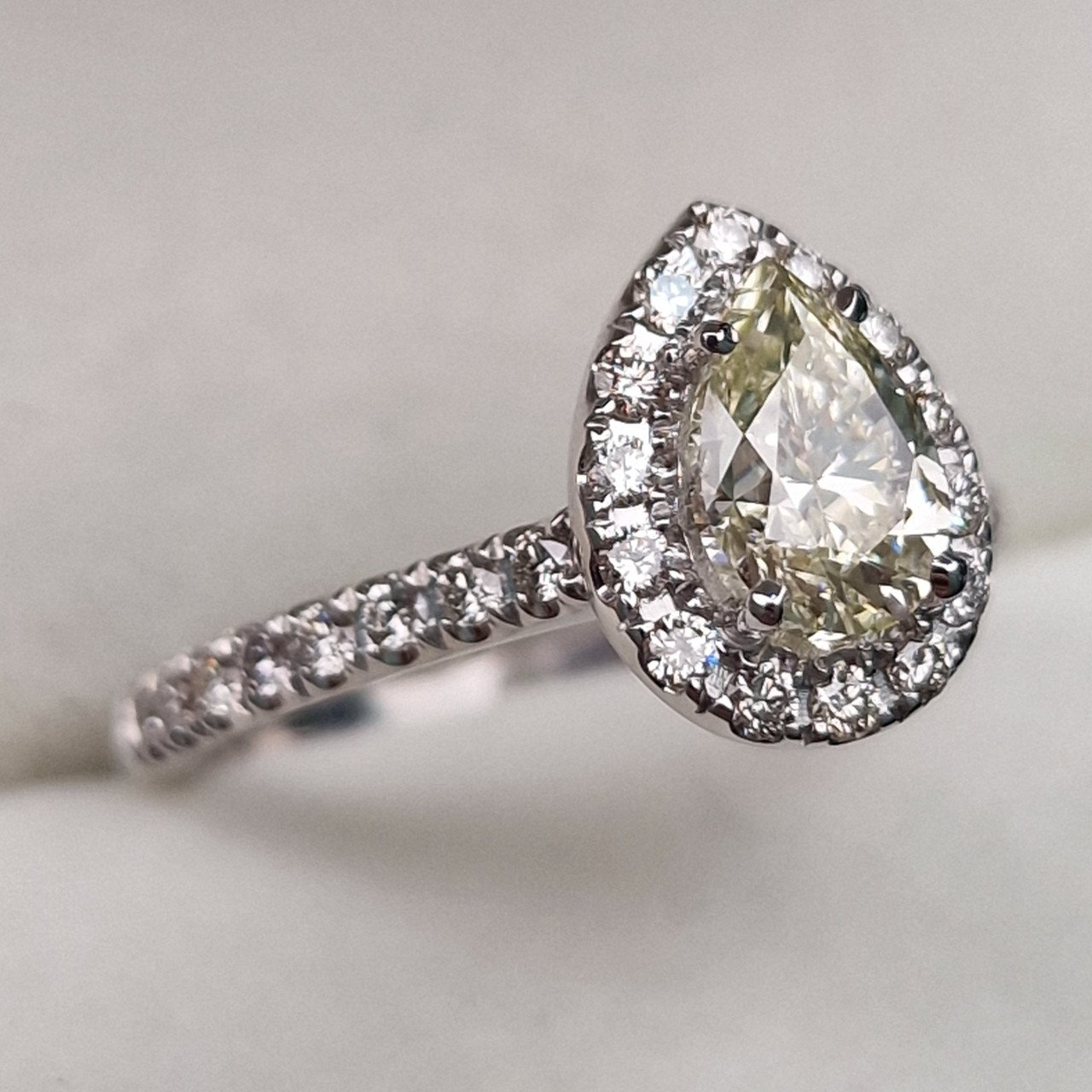 Кольцо Deimantas 102208299 17р 3,73гр 1,44ct. купить,NaN