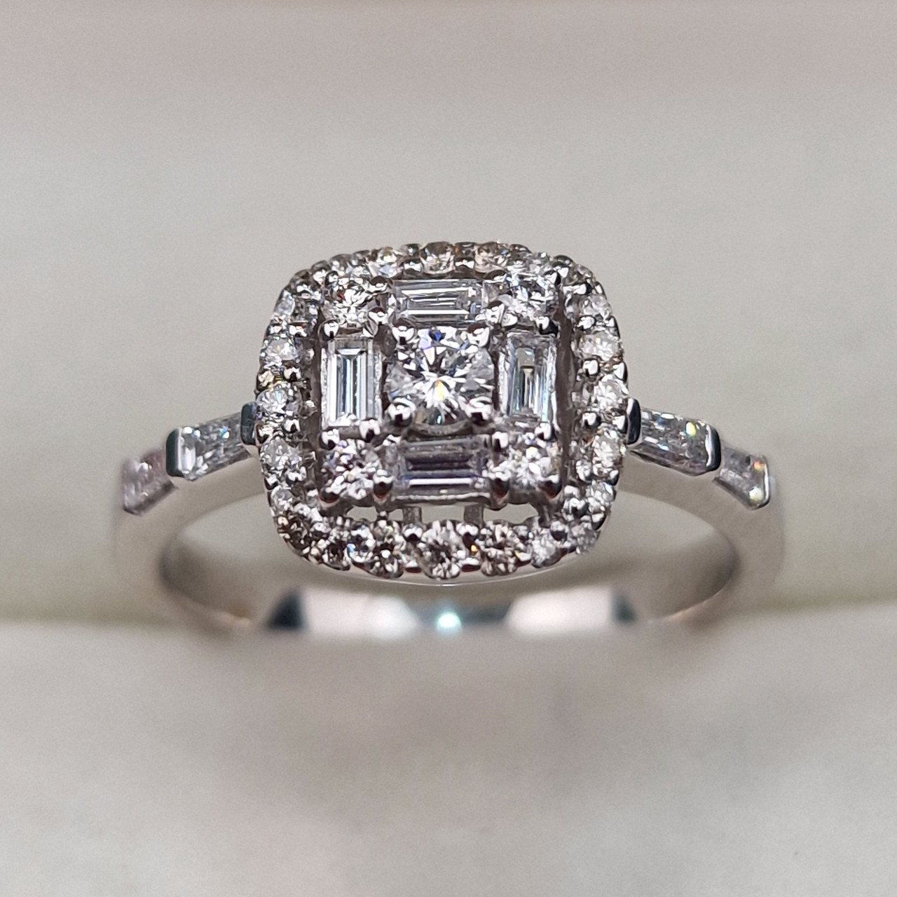 Кольцо Deimantas 102243763 17р 3,23гр 0,96ct. купить,NaN