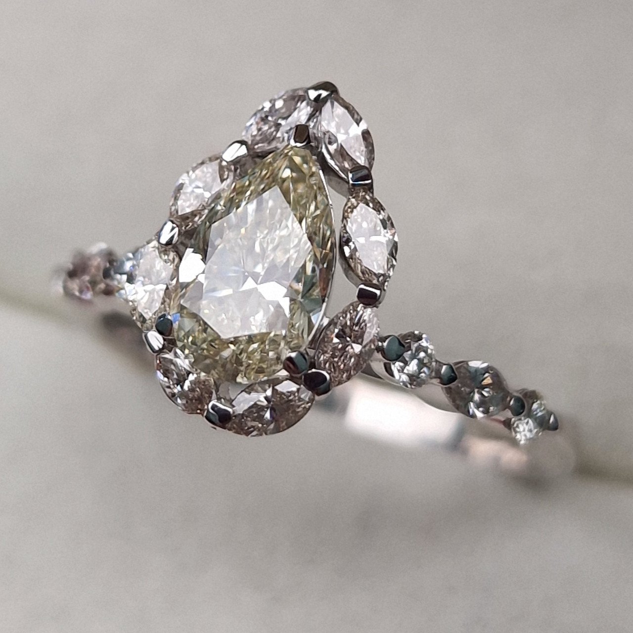 Кольцо Deimantas 102208292 17,5р 3,73гр 1,61ct. купить,NaN