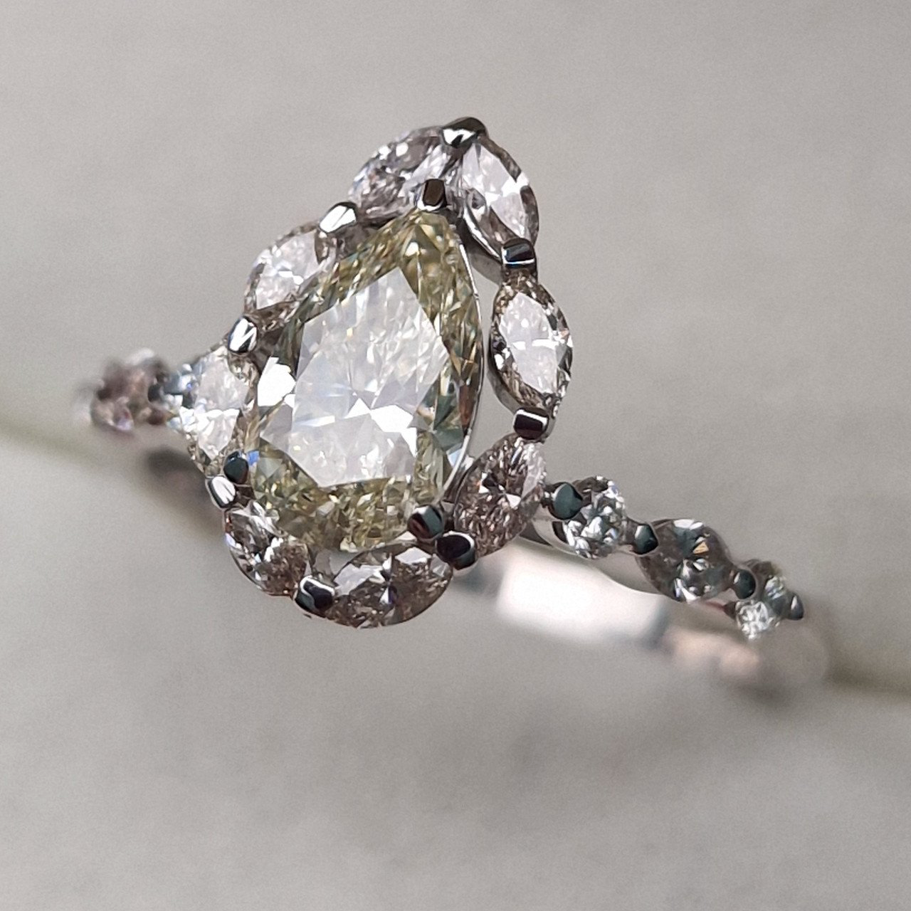 Кольцо Deimantas 102208292 17,5р 3,73гр 1,61ct. купить,NaN