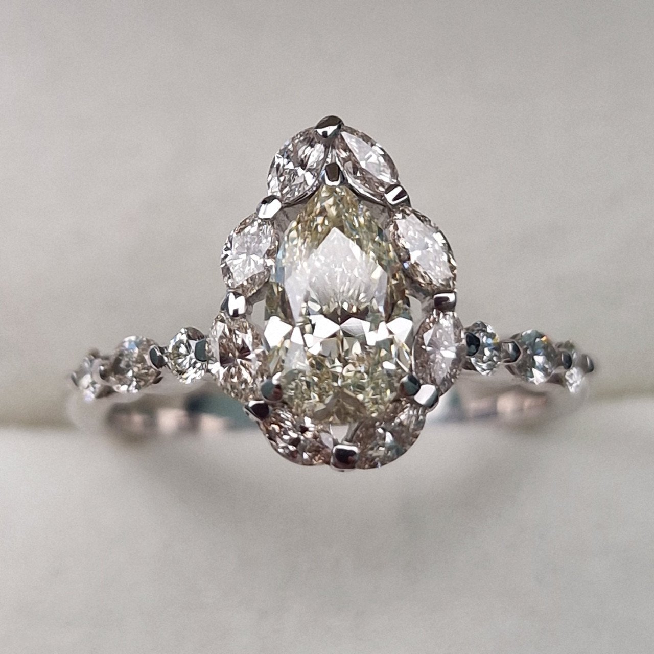 Кольцо Deimantas 102208292 17,5р 3,73гр 1,61ct. купить,NaN