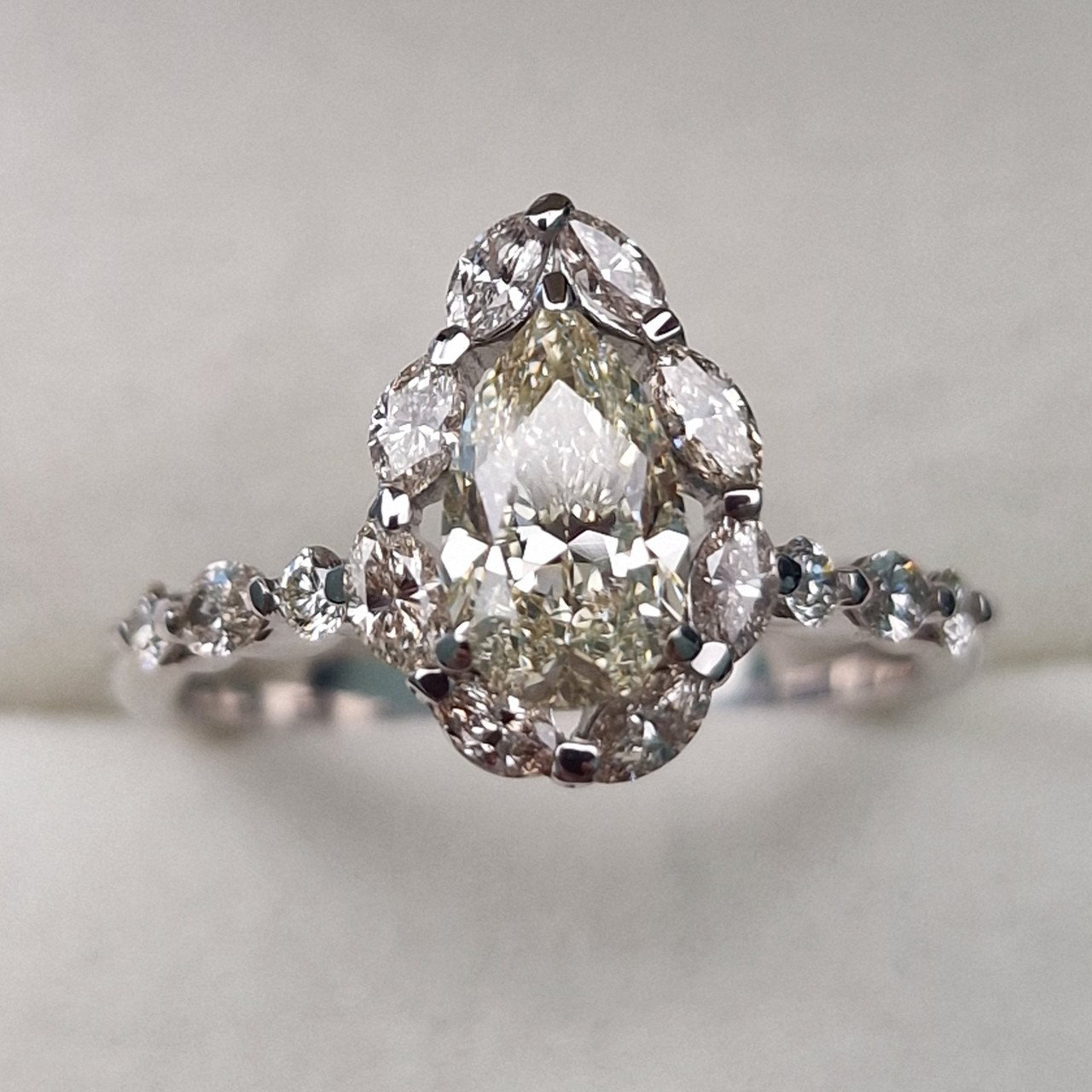 Кольцо Deimantas 102208292 17,5р 3,73гр 1,61ct. купить,NaN
