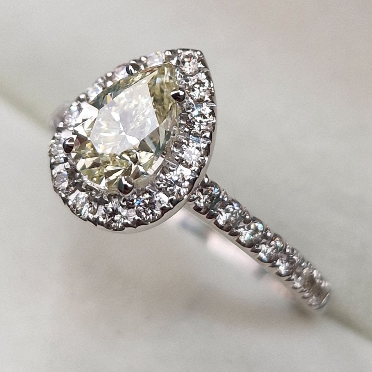 Кольцо Deimantas 102208299 17р 3,73гр 1,44ct. купить,NaN