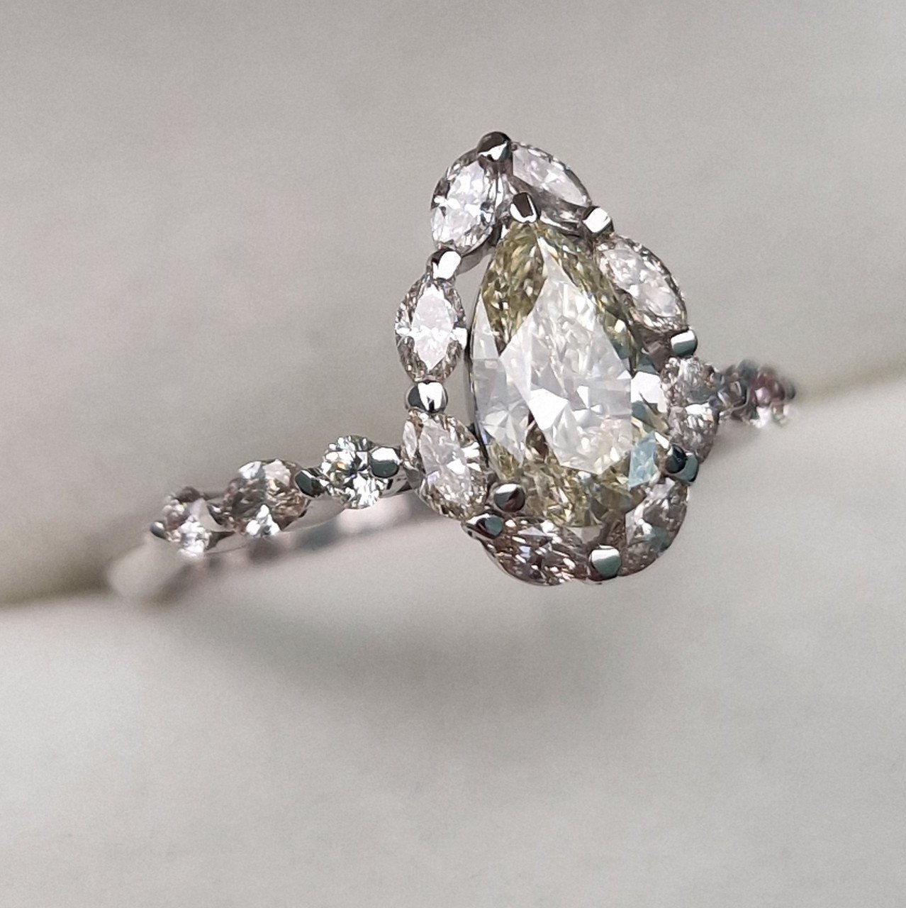 Кольцо Deimantas 102208292 17,5р 3,73гр 1,61ct. купить,NaN