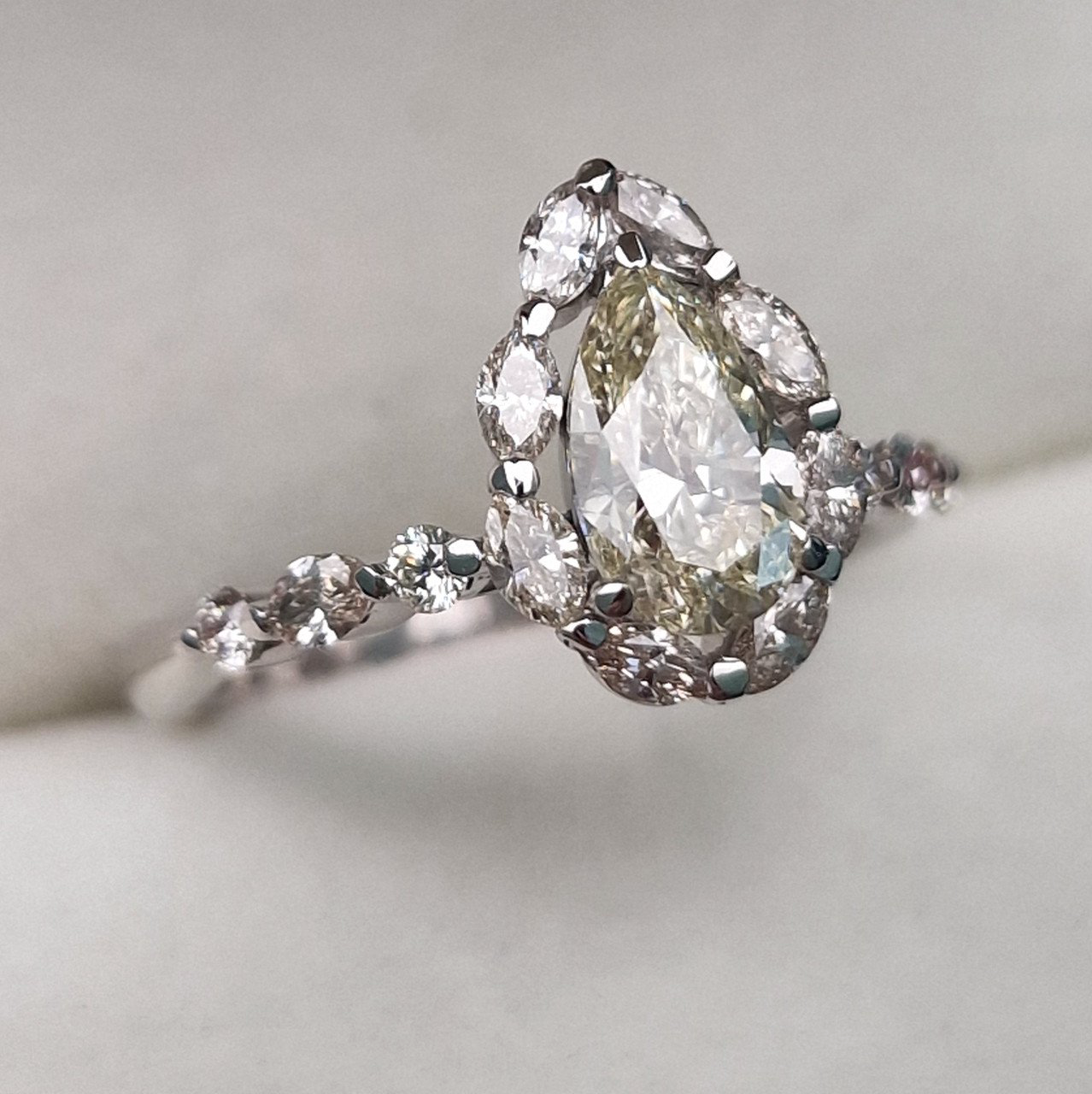 Кольцо Deimantas 102208292 17,5р 3,73гр 1,61ct. купить,NaN