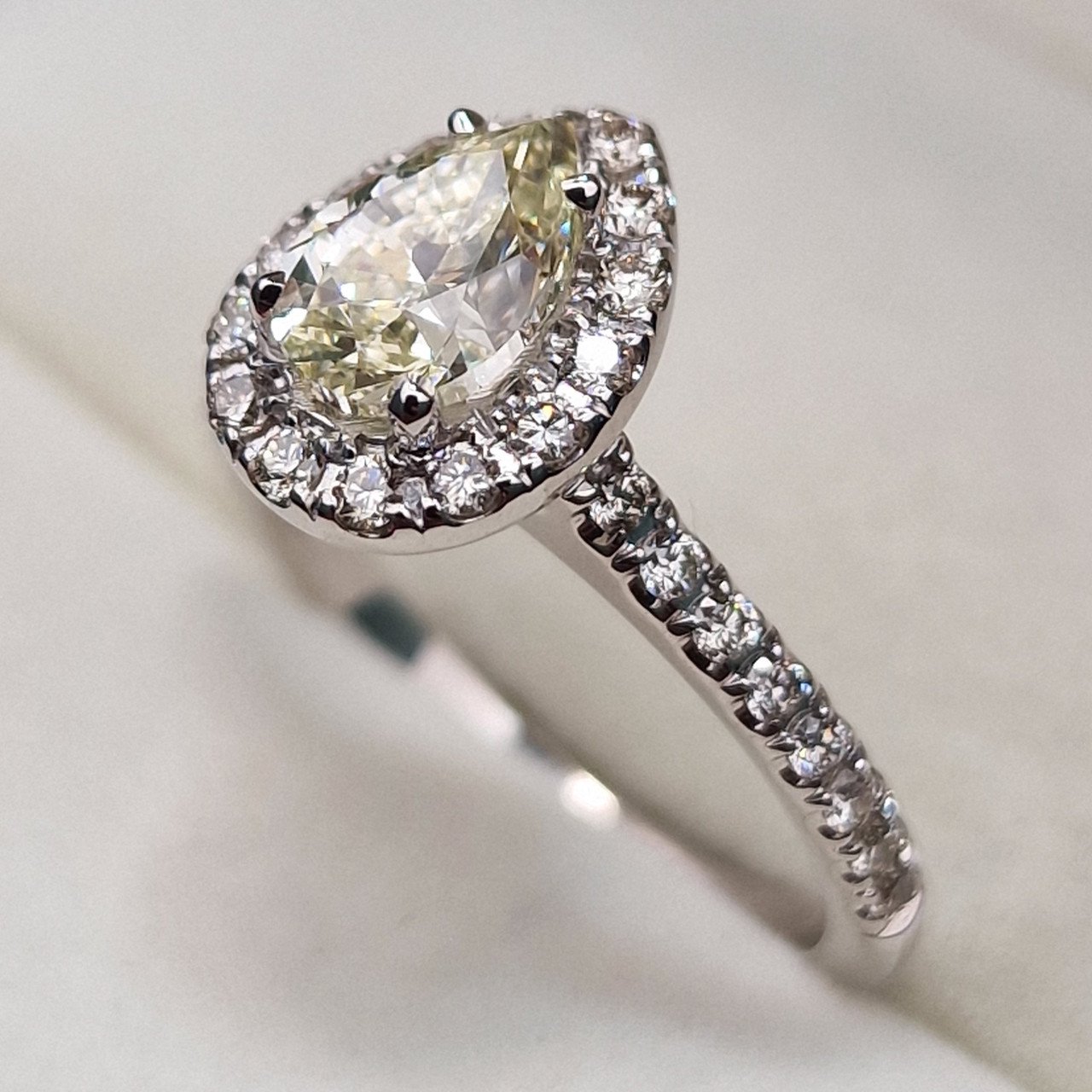 Кольцо Deimantas 102208299 17р 3,73гр 1,44ct. купить,NaN