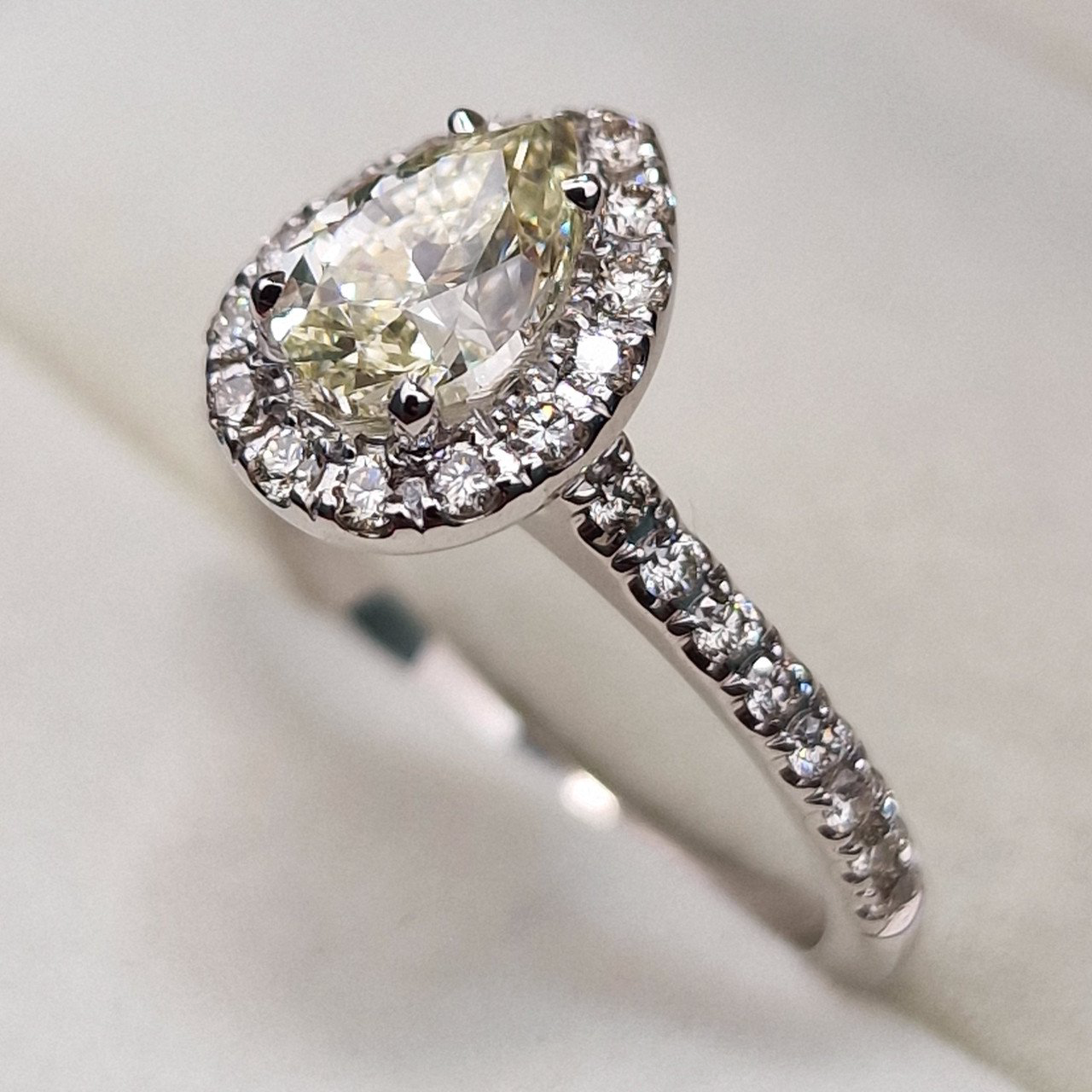 Кольцо Deimantas 102208299 17р 3,73гр 1,44ct. купить,NaN