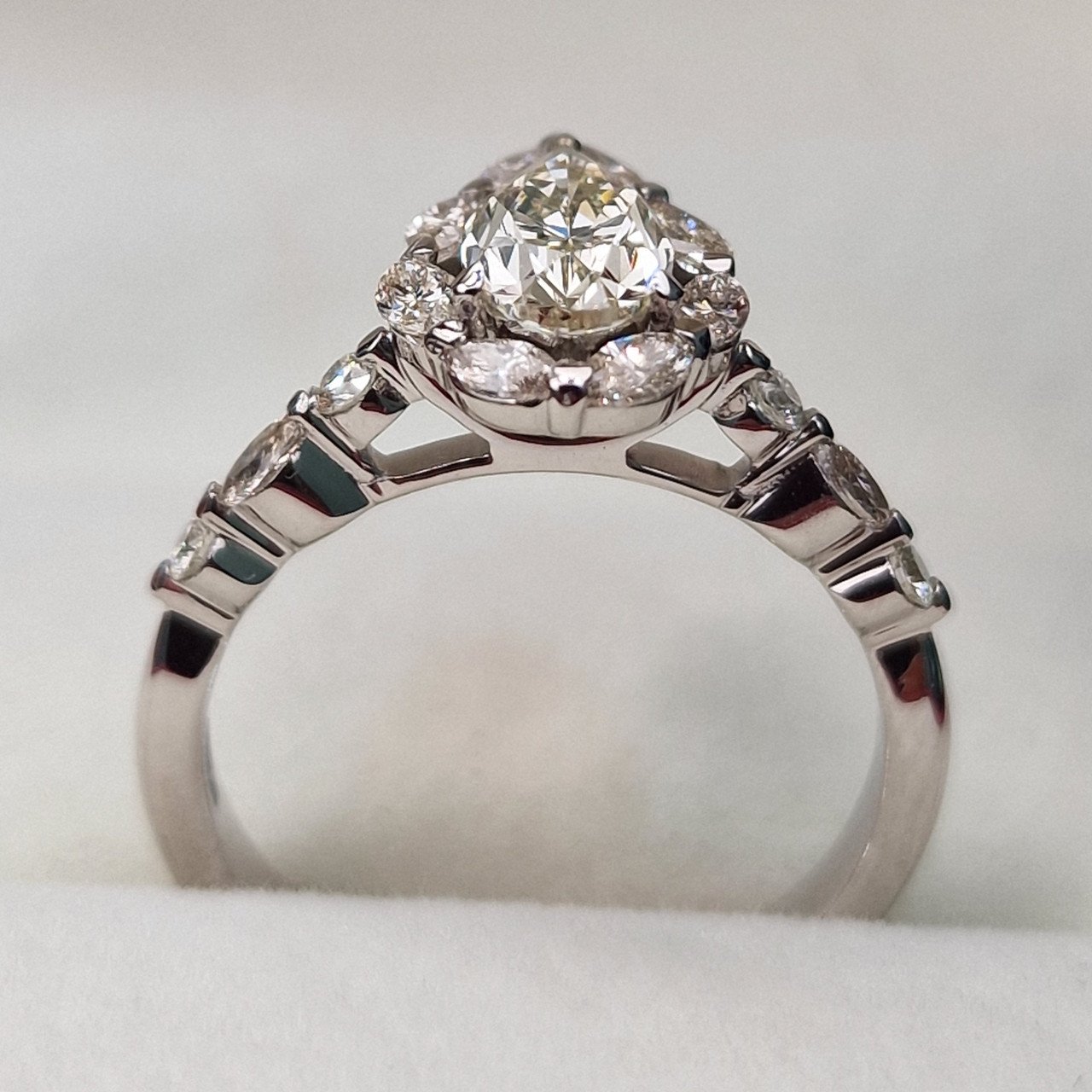 Кольцо Deimantas 102208292 17,5р 3,73гр 1,61ct. купить,NaN