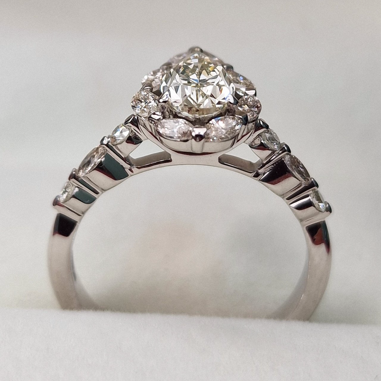 Кольцо Deimantas 102208292 17,5р 3,73гр 1,61ct. купить,NaN