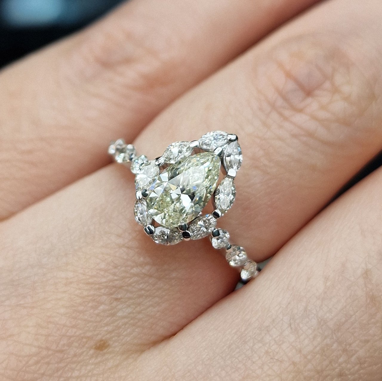 Кольцо Deimantas 102208292 17,5р 3,73гр 1,61ct. купить,NaN