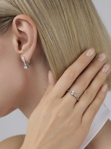 Серьги АЛЬКОР 02-3390_000Б-00 вес 2.4 г серебро, бриллиант купить,NaN