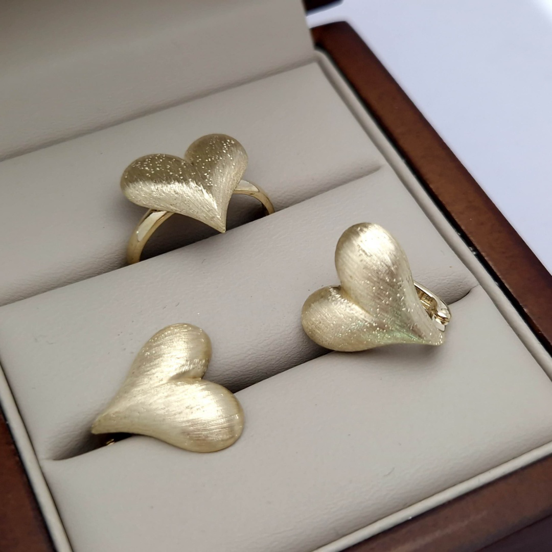 Комплект Averro Av0502202616 золото 4.86гр купить,450000
