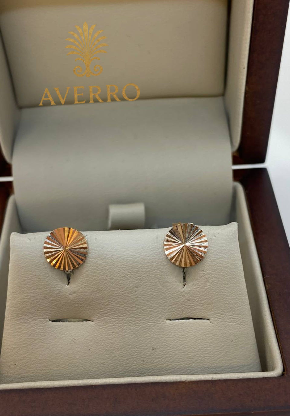 Серьги Averro Av1201202631 золото 0.9гр купить,NaN