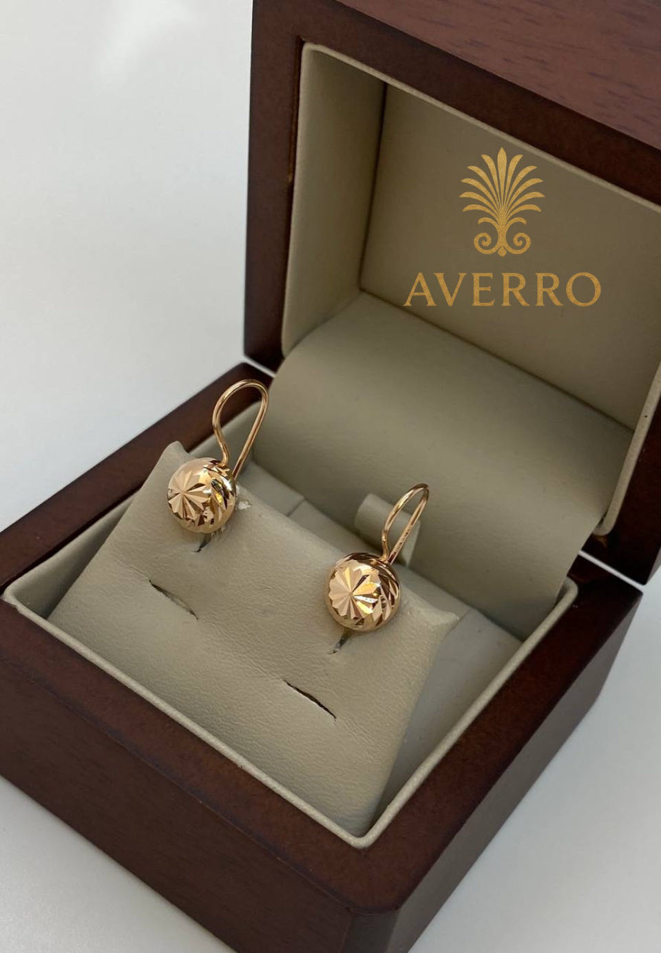 Серьги Averro Av1201202618 золото 1.15гр купить,NaN