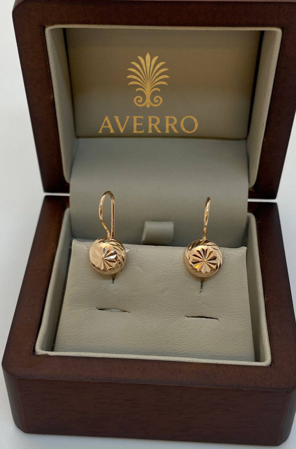 Серьги Averro Av1201202618 золото 1.15гр купить,NaN