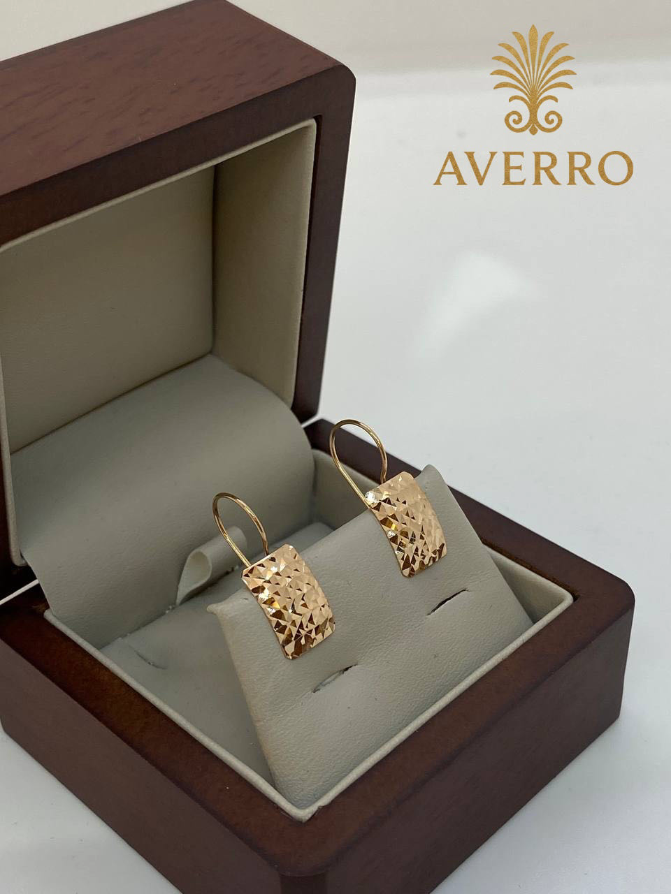 Серьги Averro Av1201202629 золото 0.9гр купить,NaN