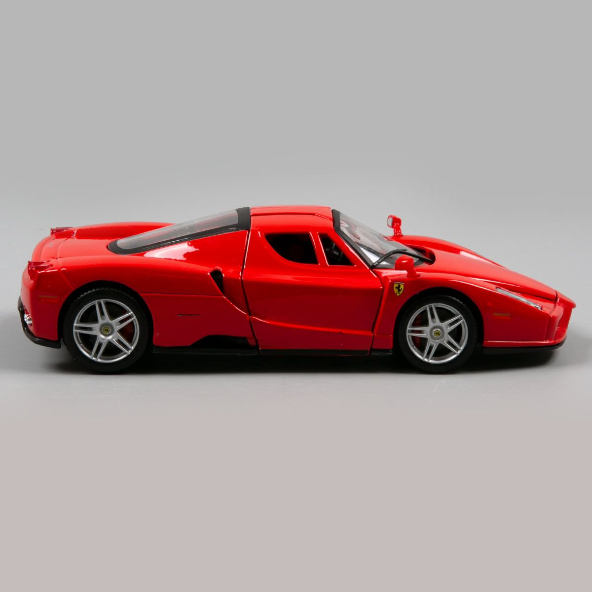 Модель автомобиля Bburago 1:24 Ferrari Enzo 18-26006 купить,NaN