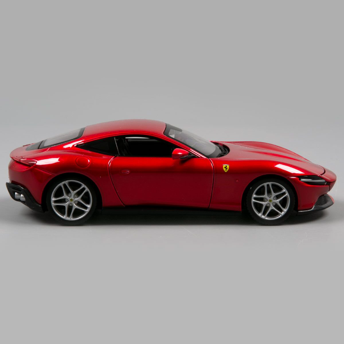 Модель автомобиля Bburago 1:24 Ferrari Roma 18-26029 купить,NaN