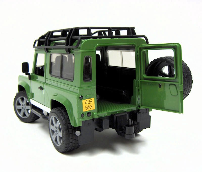Внедорожник Bruder Land Rover Defender 02-590 зеленый купить,NaN