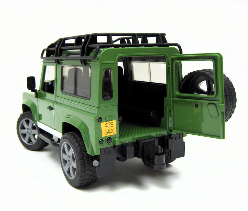 Внедорожник Bruder Land Rover Defender 02-590 зеленый купить,NaN