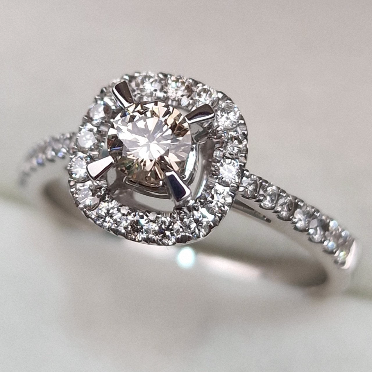 Кольцо Deimantas 102513728 17,5р 3,31гр 0,70ct. купить,NaN