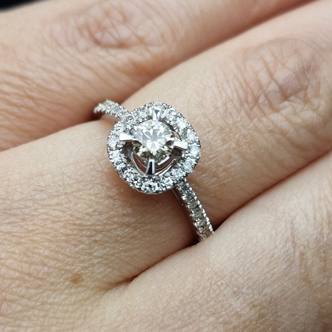 Кольцо Deimantas 102513728 17,5р 3,31гр 0,70ct. купить,NaN