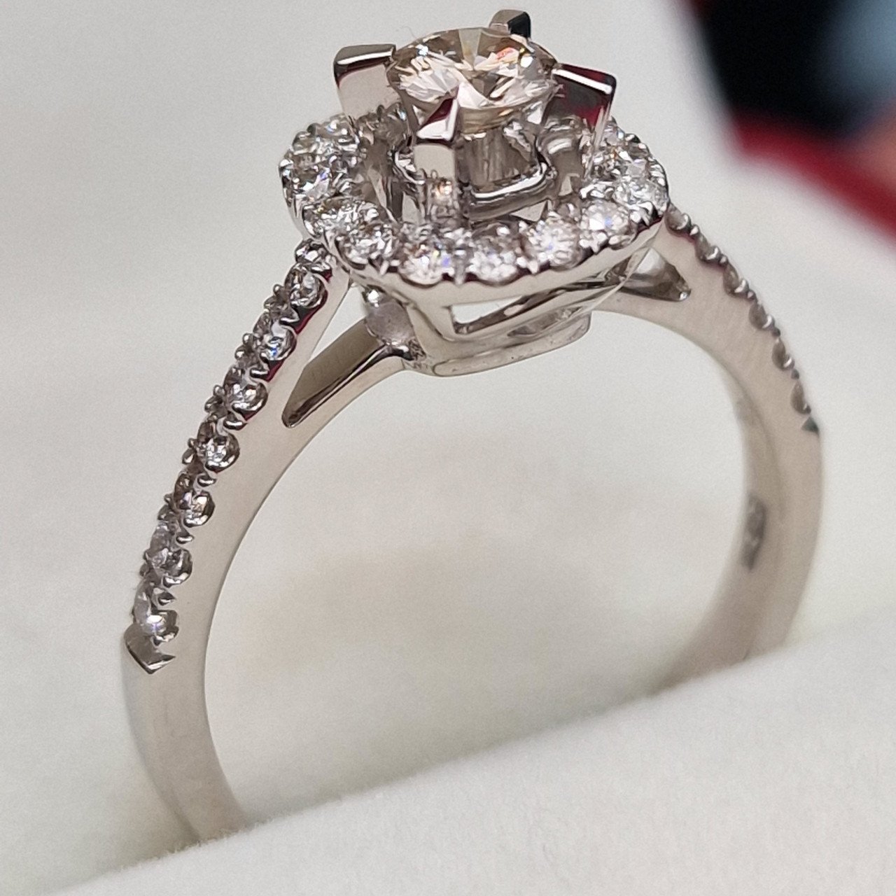Кольцо Deimantas 102513728 17,5р 3,31гр 0,70ct. купить,NaN