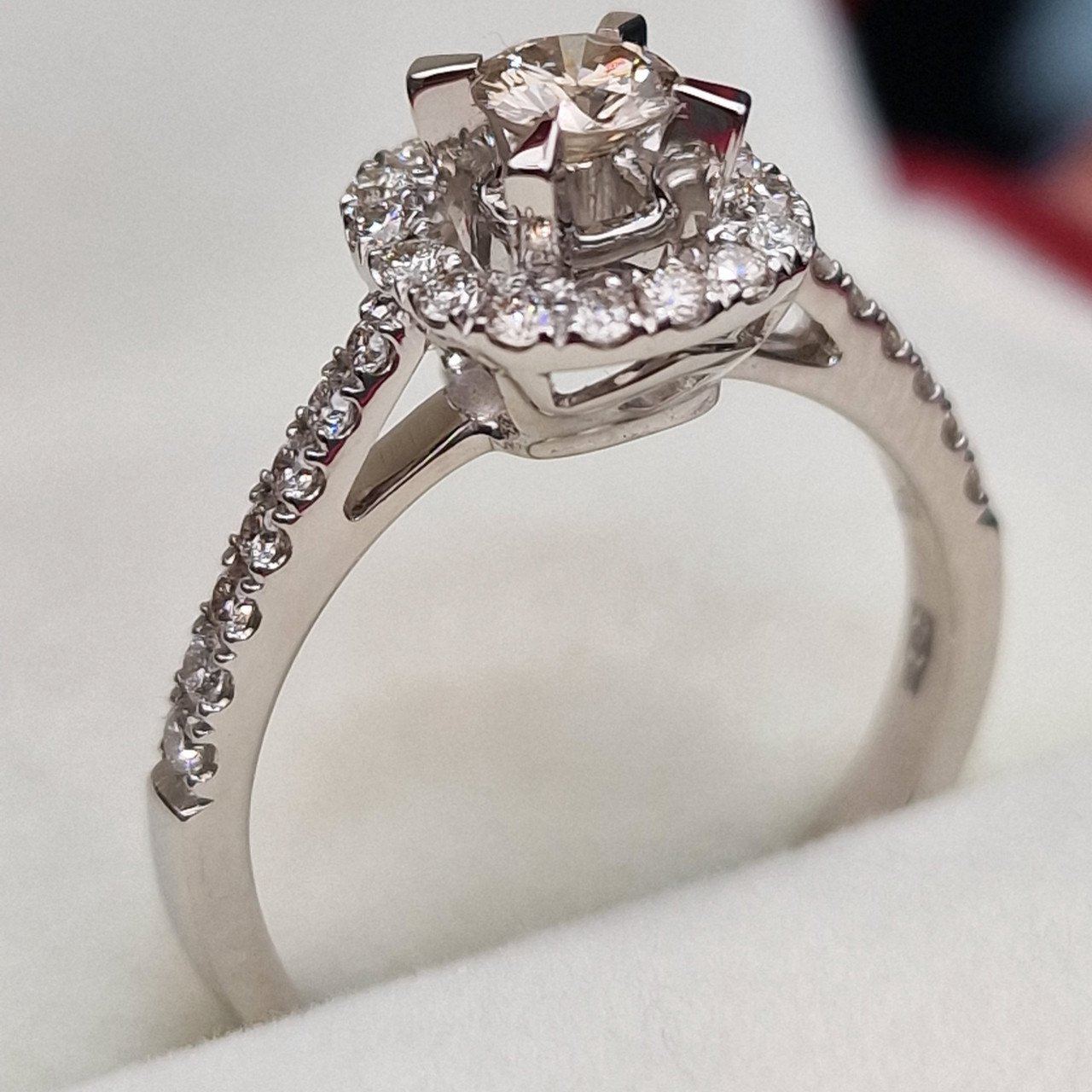 Кольцо Deimantas 102513728 17,5р 3,31гр 0,70ct. купить,NaN