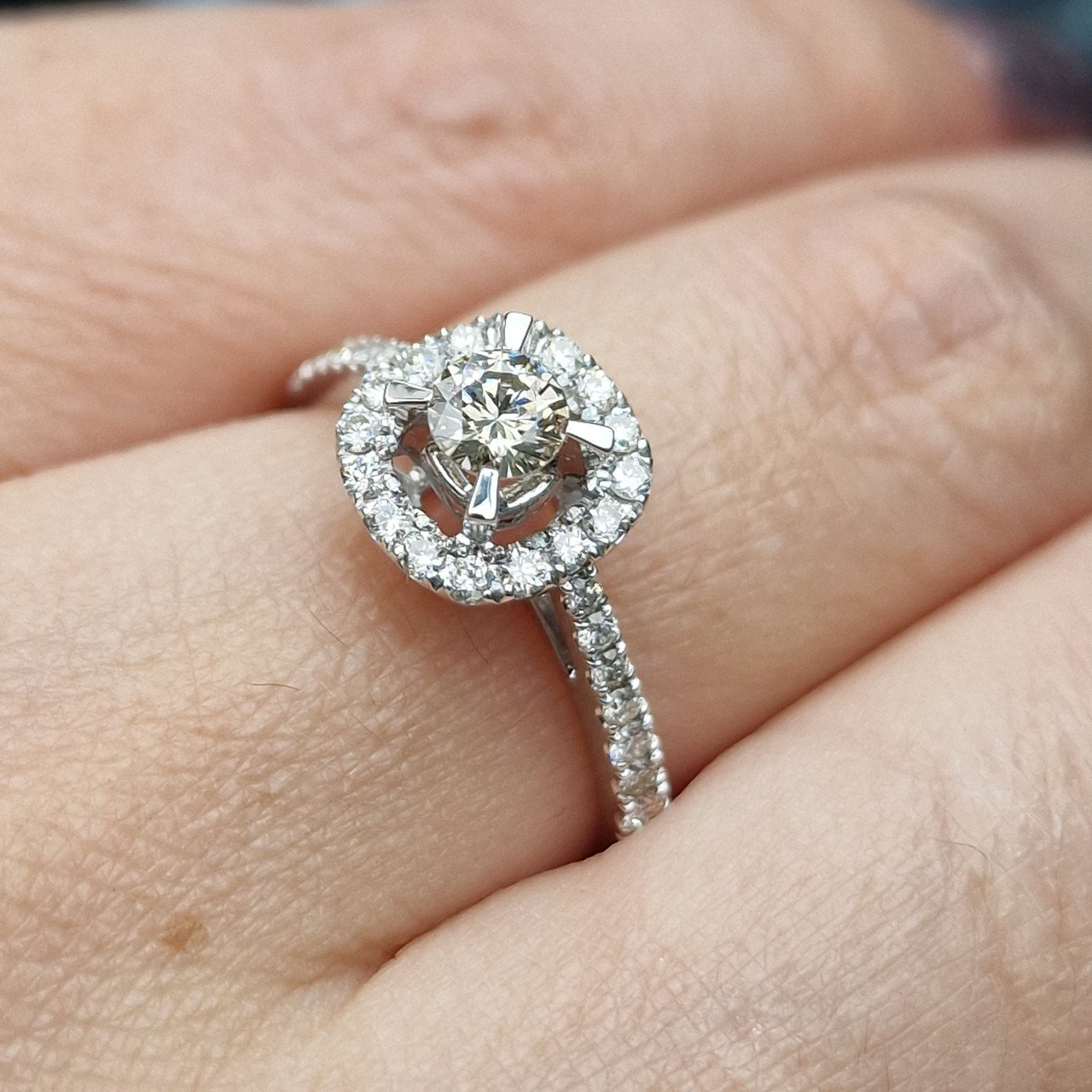 Кольцо Deimantas 102513728 17,5р 3,31гр 0,70ct. купить,NaN