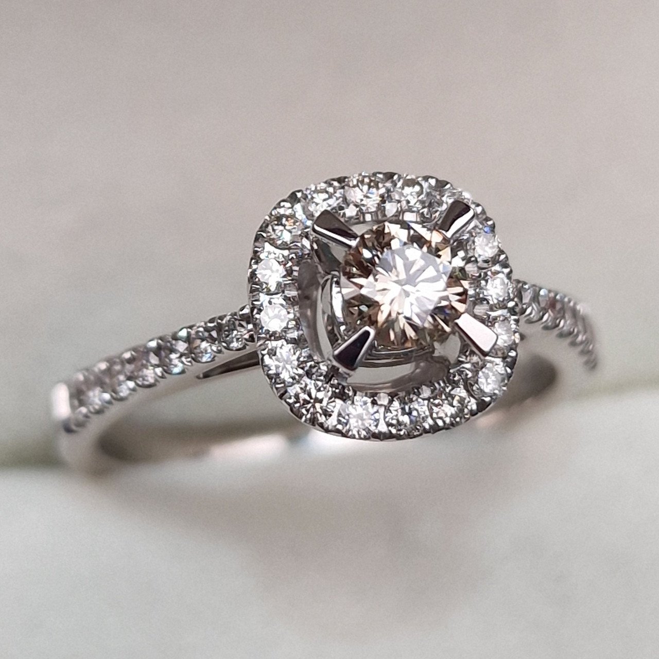 Кольцо Deimantas 102513728 17,5р 3,31гр 0,70ct. купить,NaN