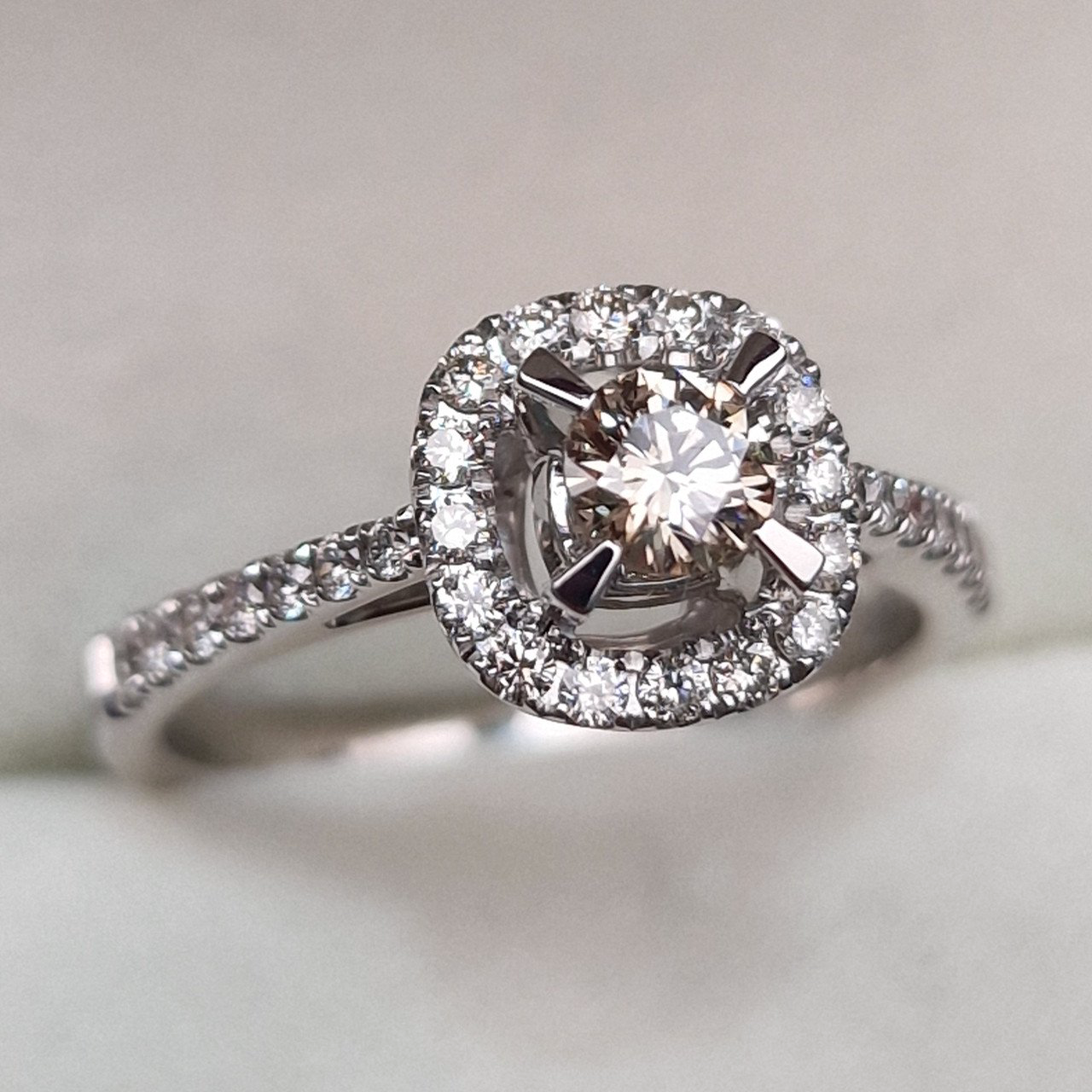 Кольцо Deimantas 102513728 17,5р 3,31гр 0,70ct. купить,NaN