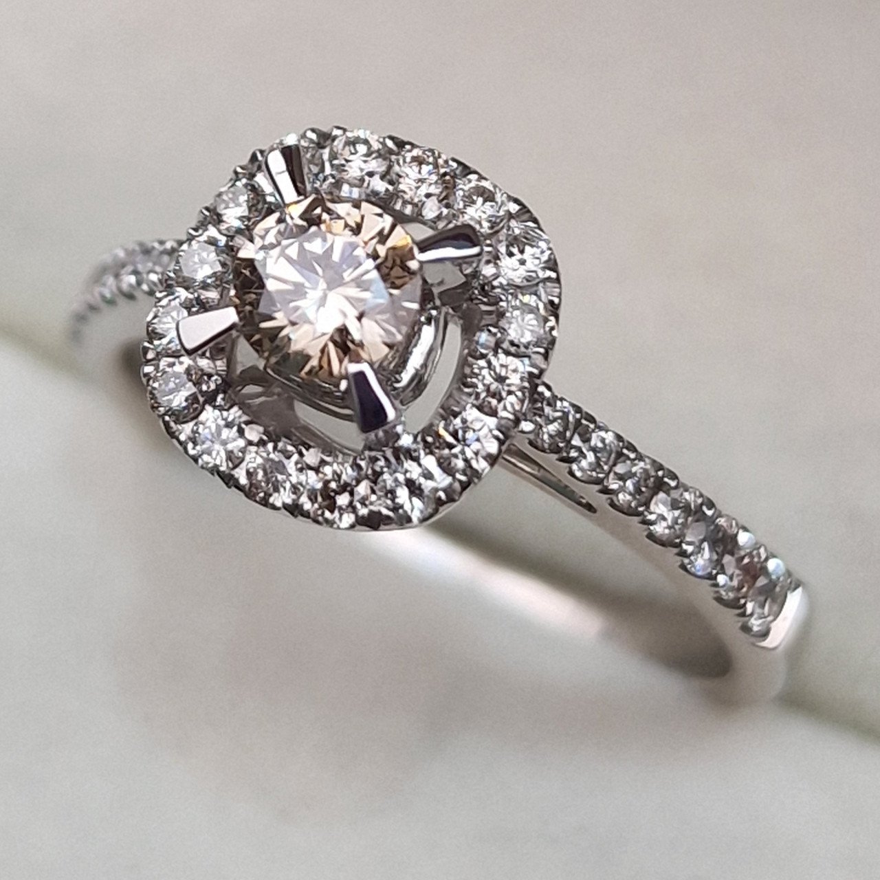 Кольцо Deimantas 102513728 17,5р 3,31гр 0,70ct. купить,NaN