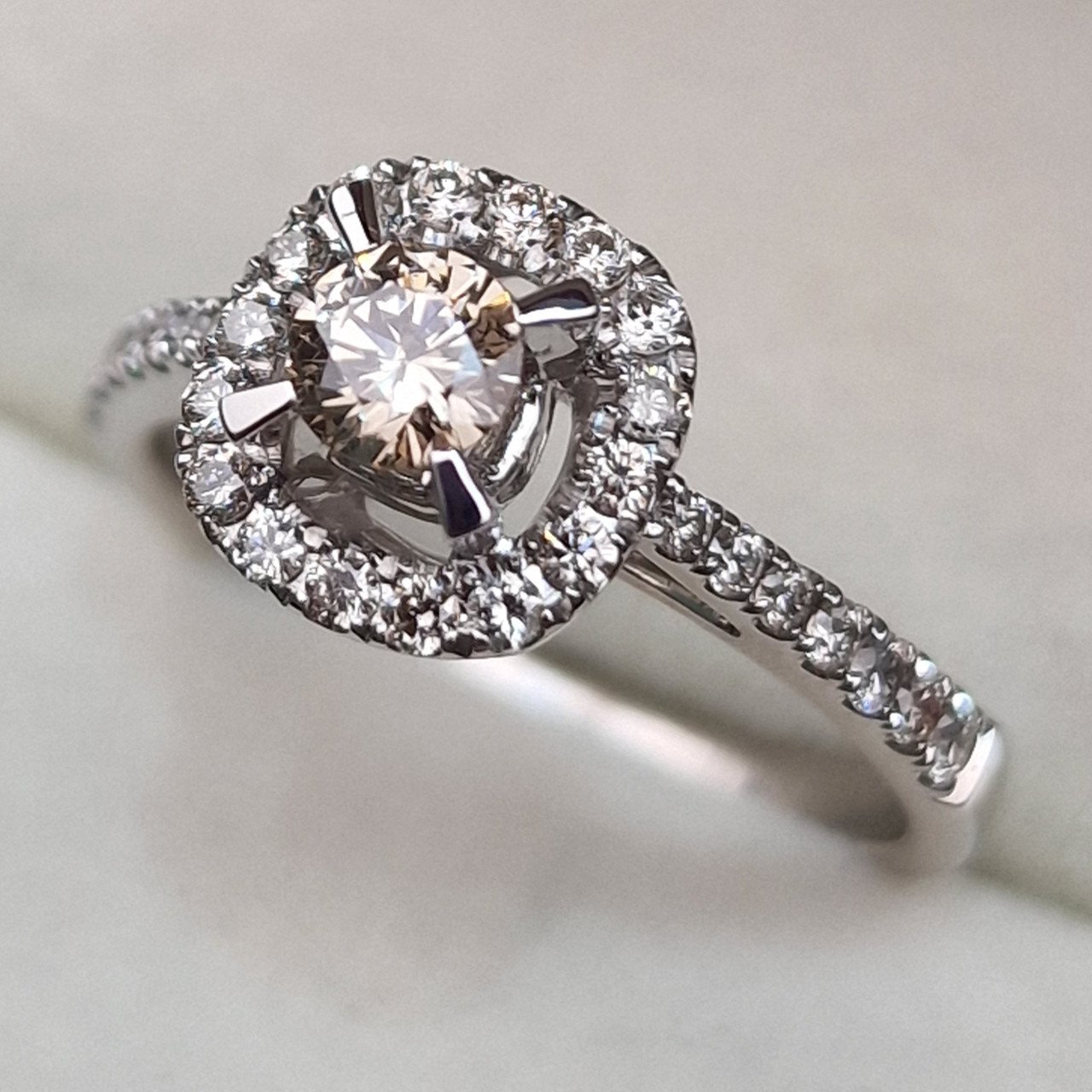 Кольцо Deimantas 102513728 17,5р 3,31гр 0,70ct. купить,NaN