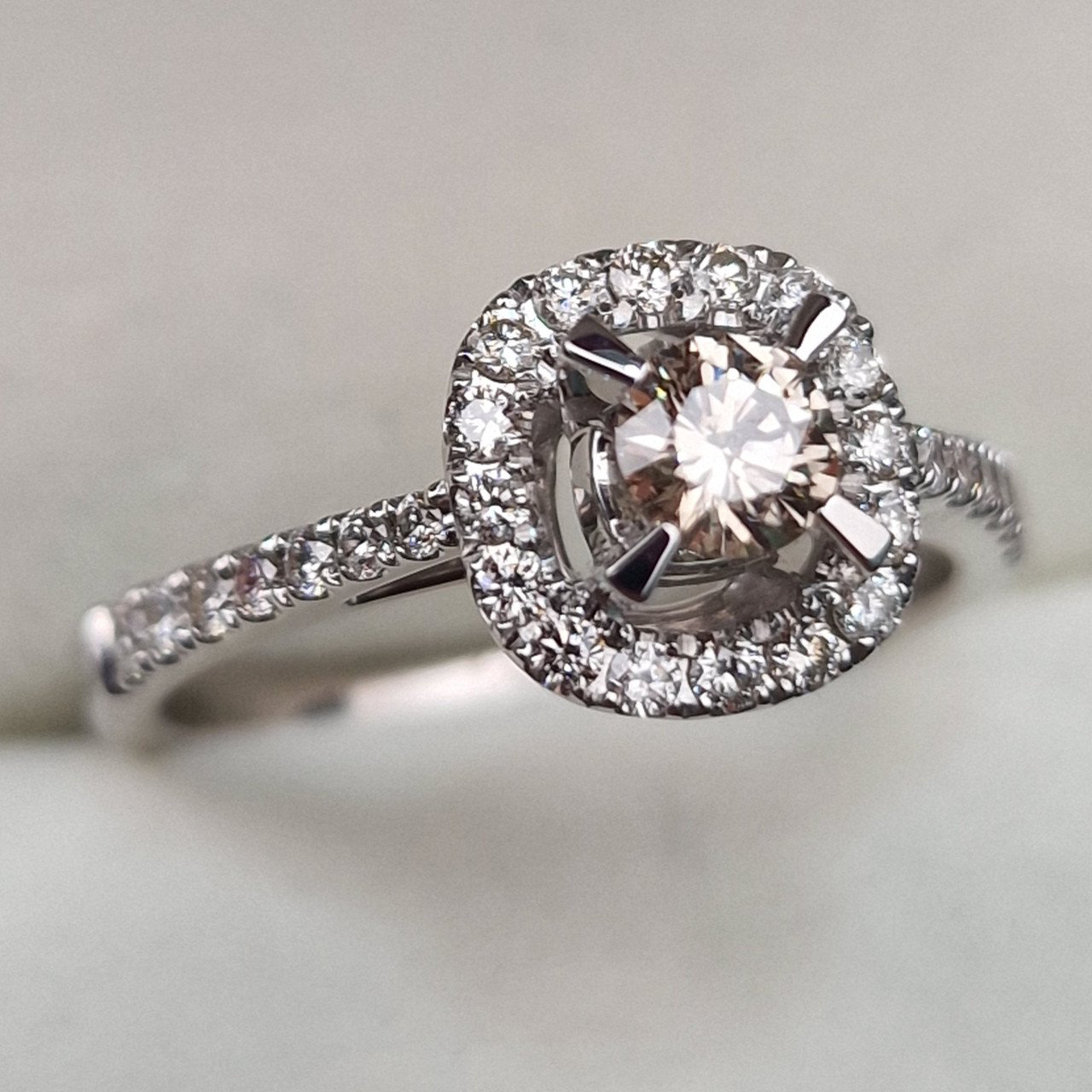 Кольцо Deimantas 102513728 17,5р 3,31гр 0,70ct. купить,NaN