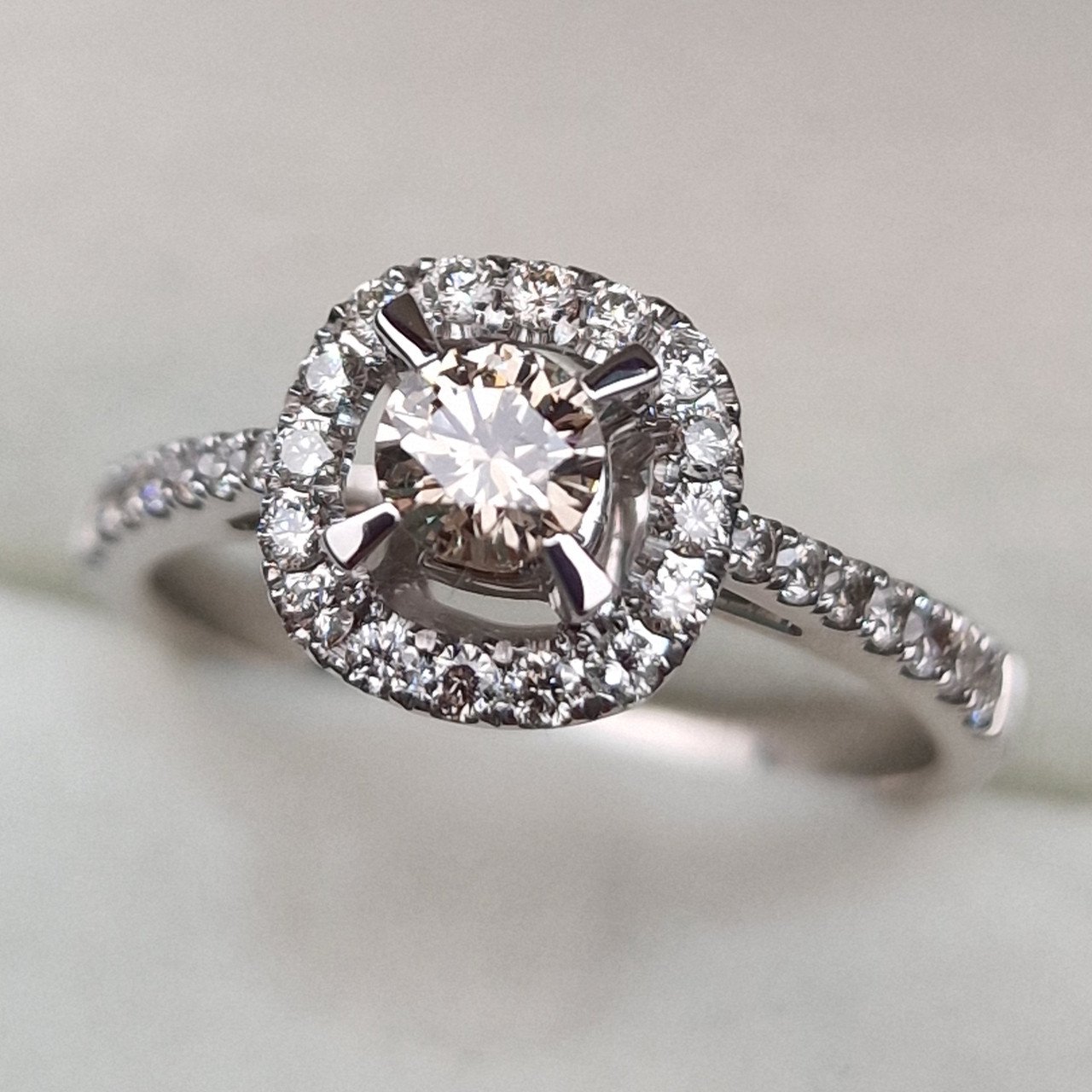Кольцо Deimantas 102513728 17,5р 3,31гр 0,70ct. купить,NaN