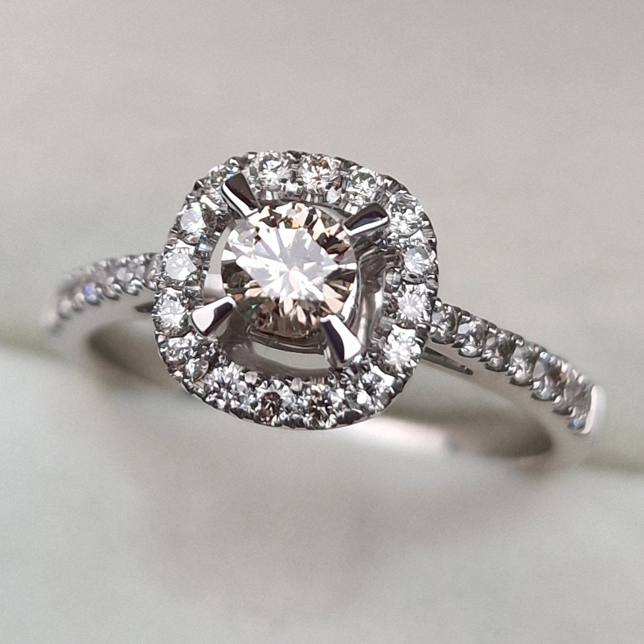Кольцо Deimantas 102513728 17,5р 3,31гр 0,70ct. купить,NaN