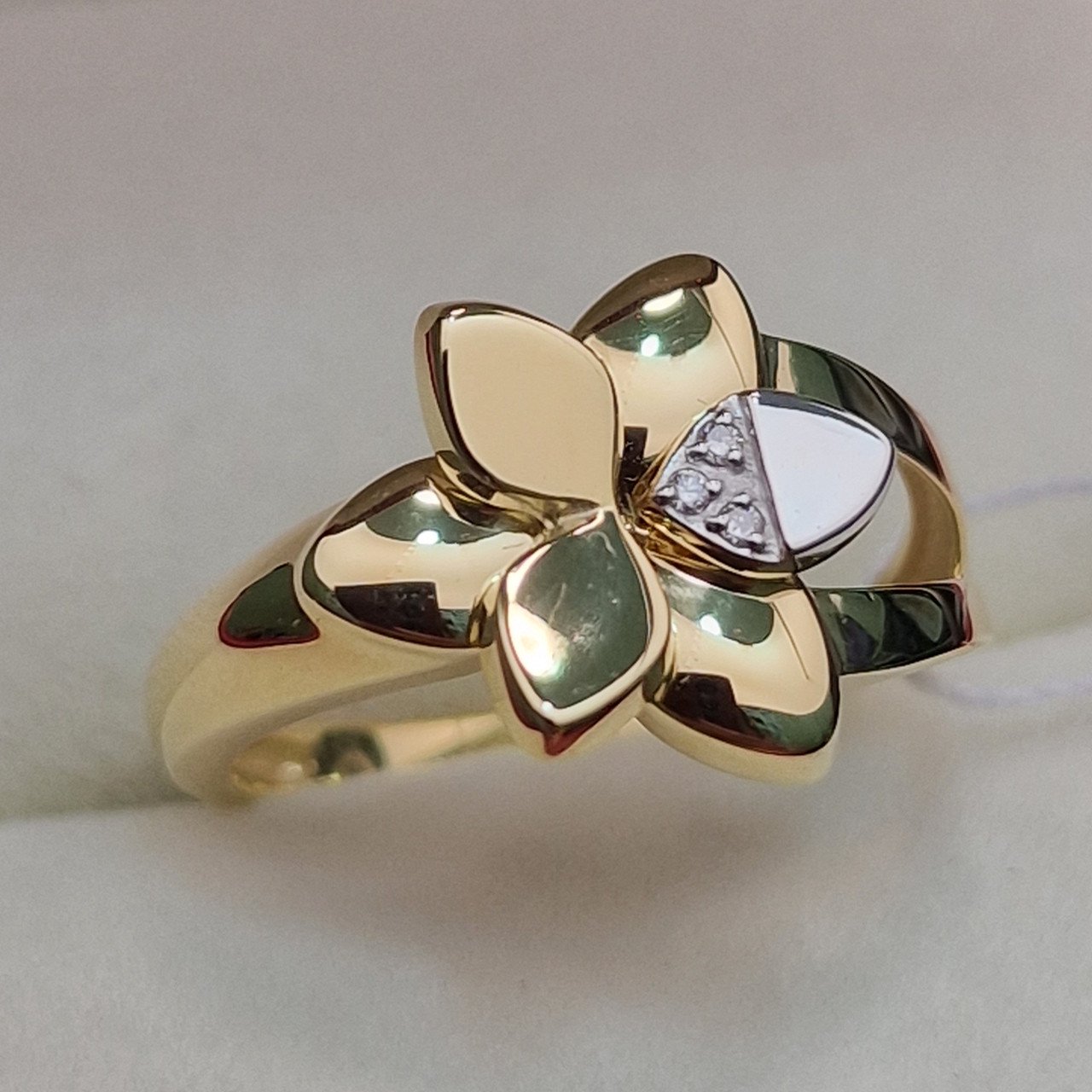 Кольцо Deimantas 102540665 18р 3,22гр 0,01ct. купить,NaN