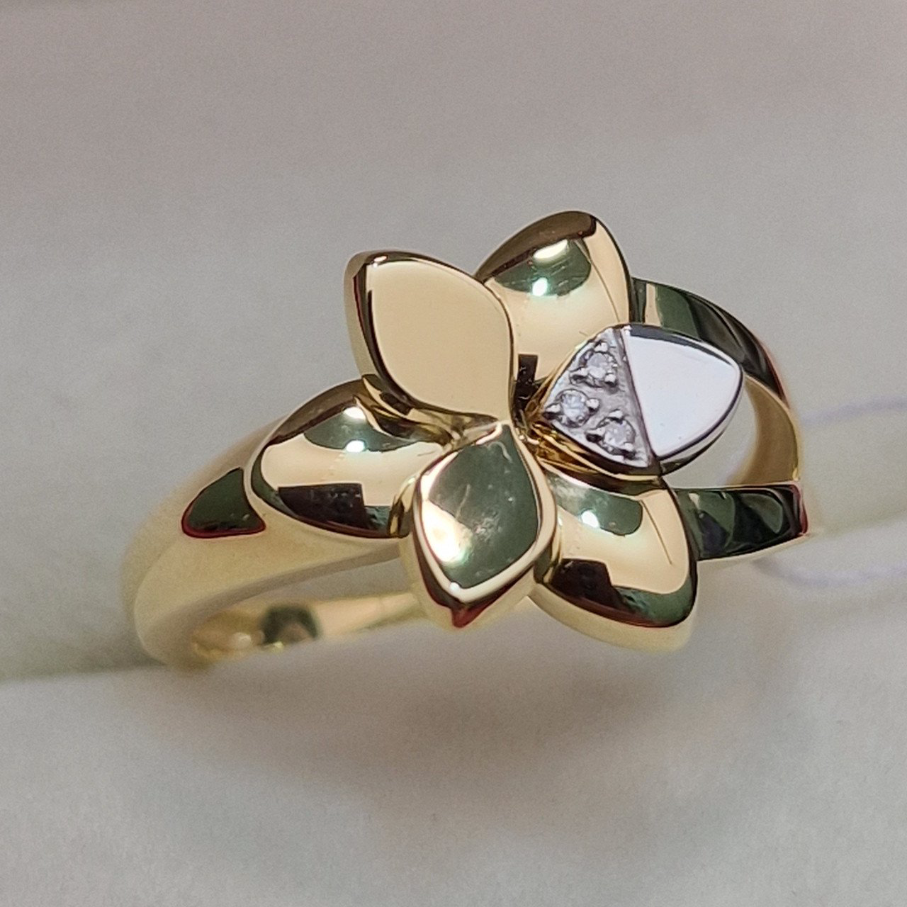 Кольцо Deimantas 102540665 18р 3,22гр 0,01ct. купить,NaN