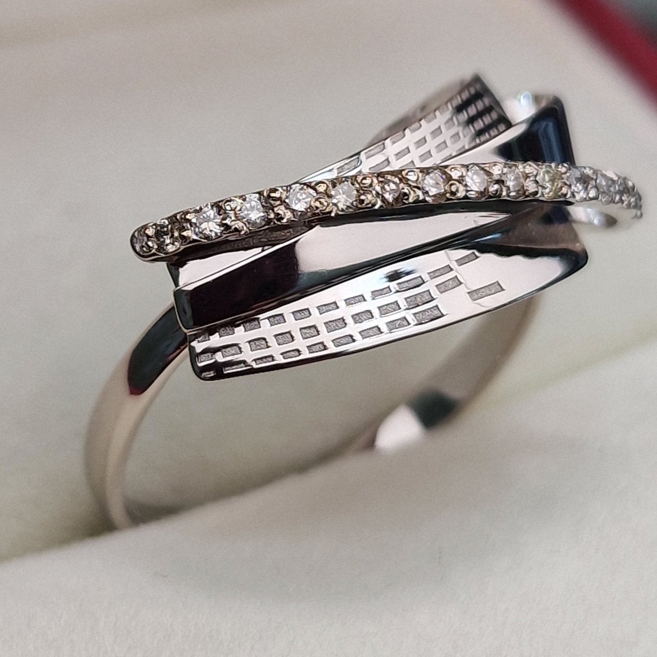 Кольцо Deimantas 102764804 17,5р 2,46гр 0,152ct. купить,NaN