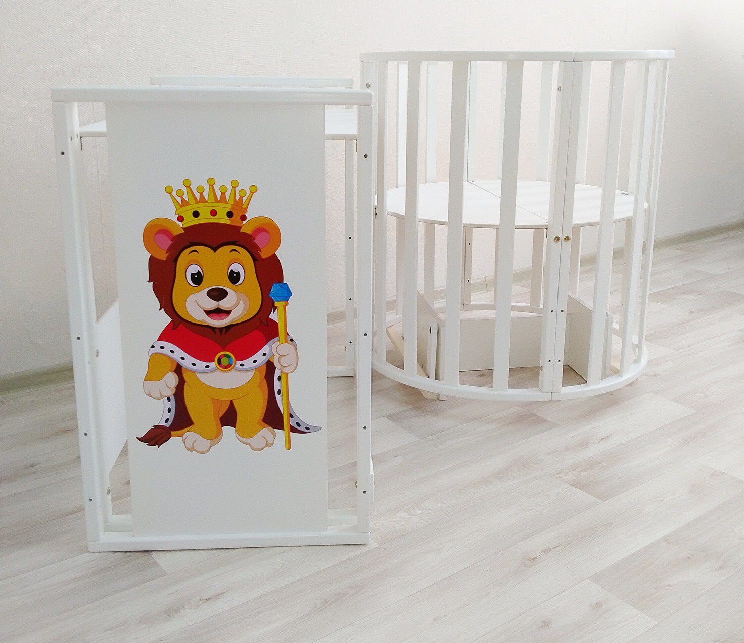 Кроватка-манеж Newborn 7&1 lion king pendulum белая